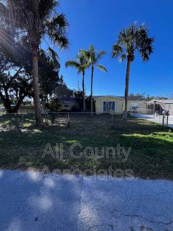 7114 Fair Ln - Photo 2 of 20