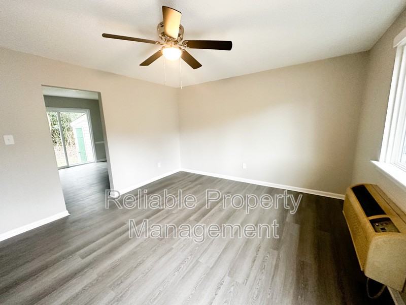 430 S Smith St #C - Photo 2 of 9