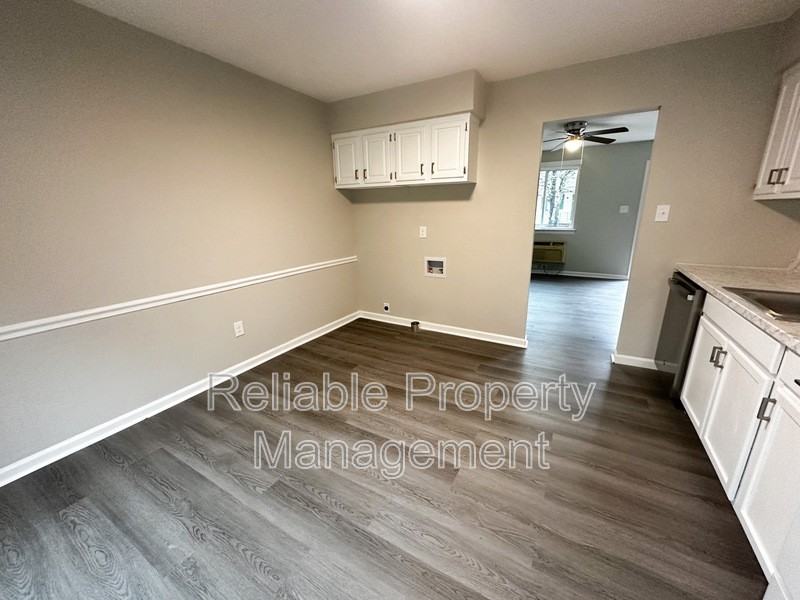 430 S Smith St #C - Photo 3 of 9