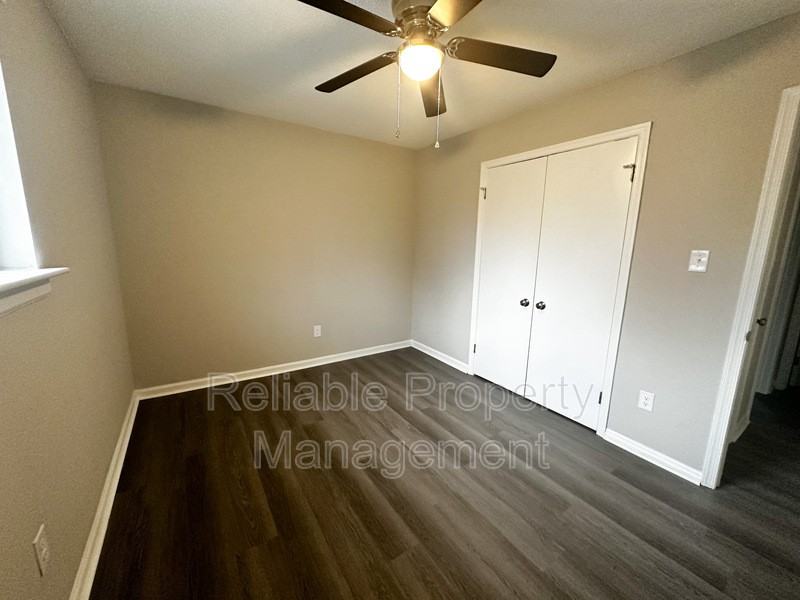 430 S Smith St #C - Photo 4 of 9