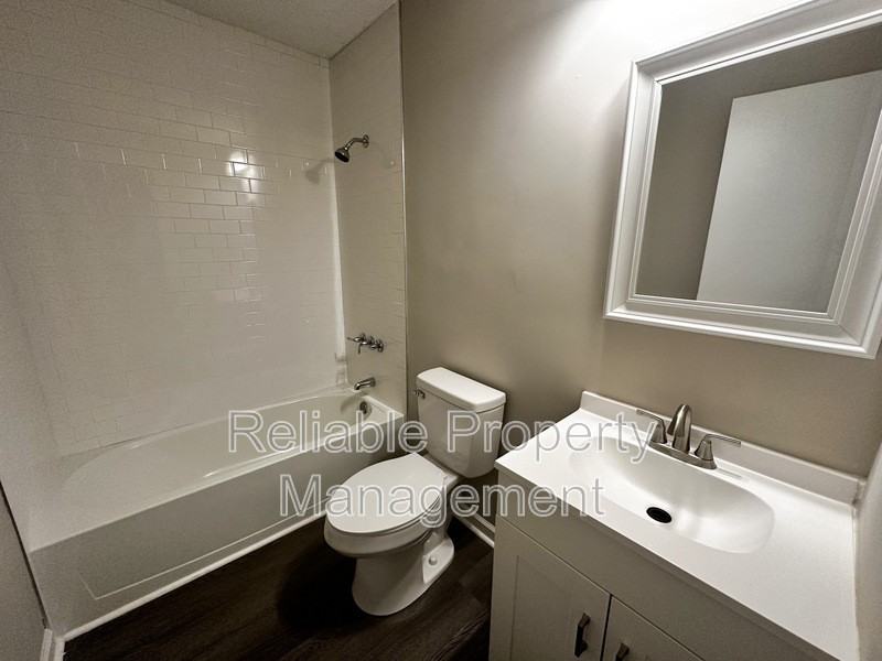 430 S Smith St #C - Photo 6 of 9