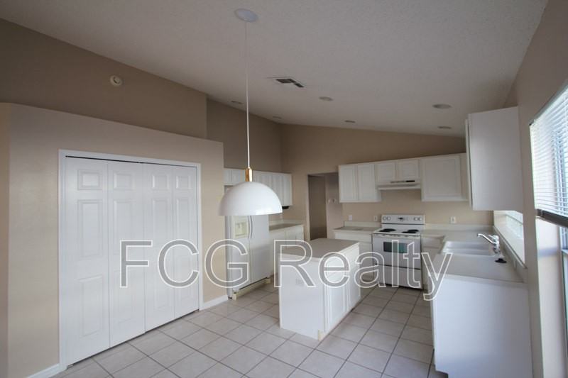 418 Canary Island Cir - Photo 2 of 12