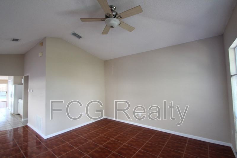 418 Canary Island Cir - Photo 3 of 12