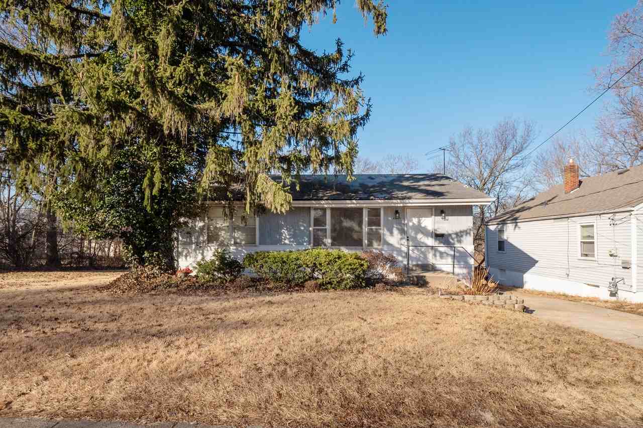 6345 Garfield Ave - Photo 3 of 31