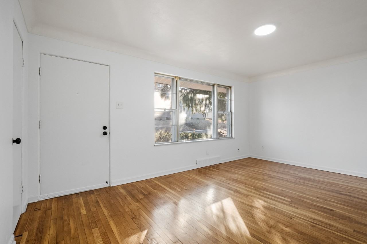 6345 Garfield Ave - Photo 5 of 31