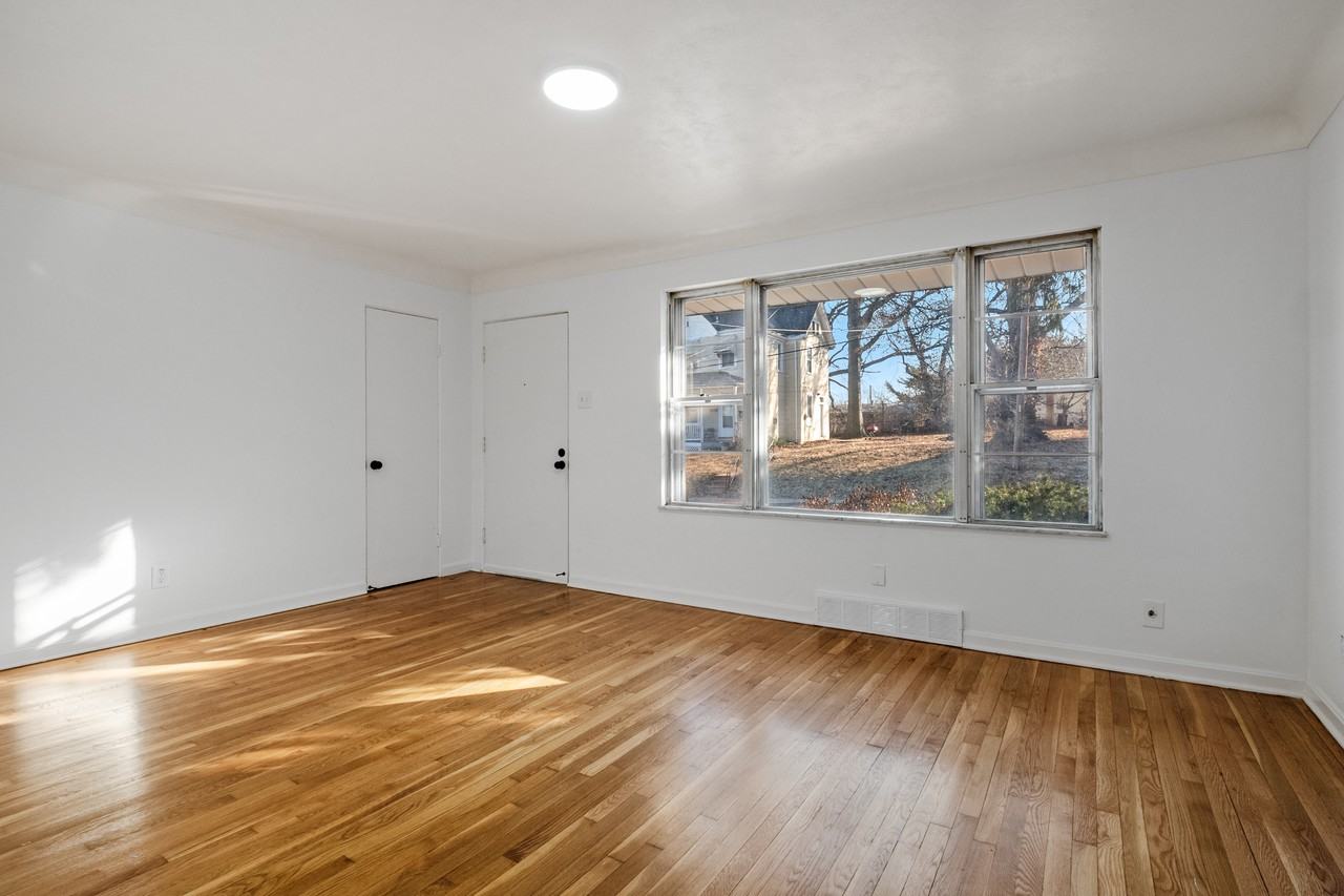 6345 Garfield Ave - Photo 6 of 31