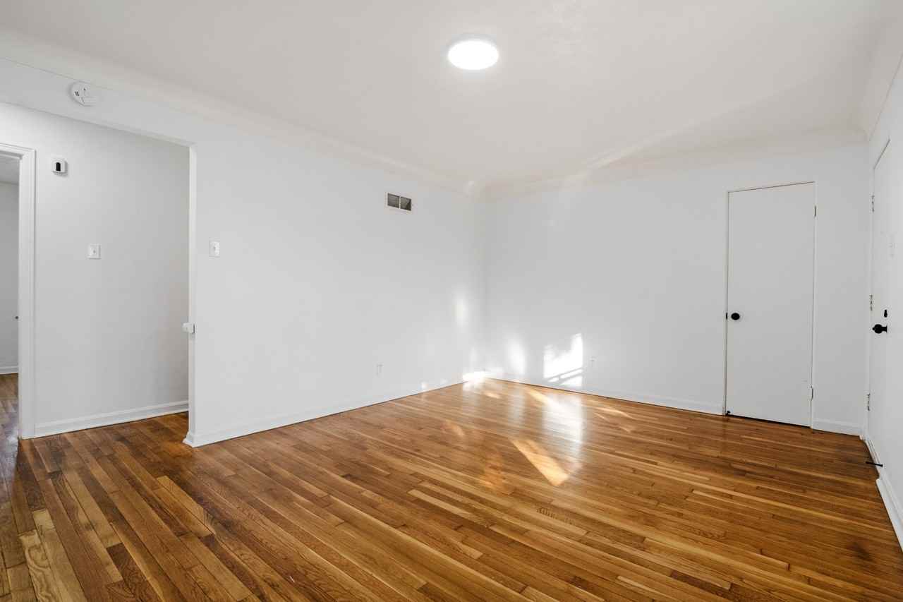 6345 Garfield Ave - Photo 7 of 31