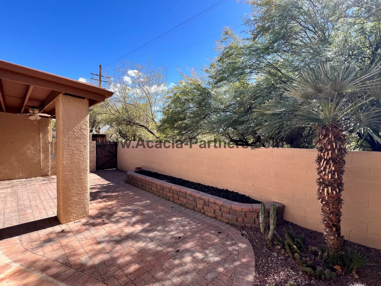745 W Sunlight Ln - Photo 4 of 20