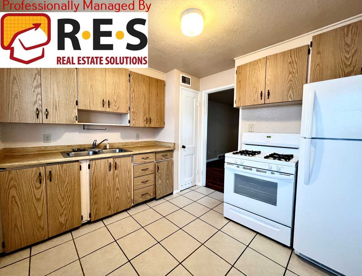 425 N 30th St - Photo 2 of 12