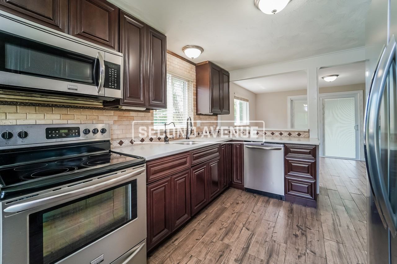 444 Brunner Dr - Photo 2 of 19