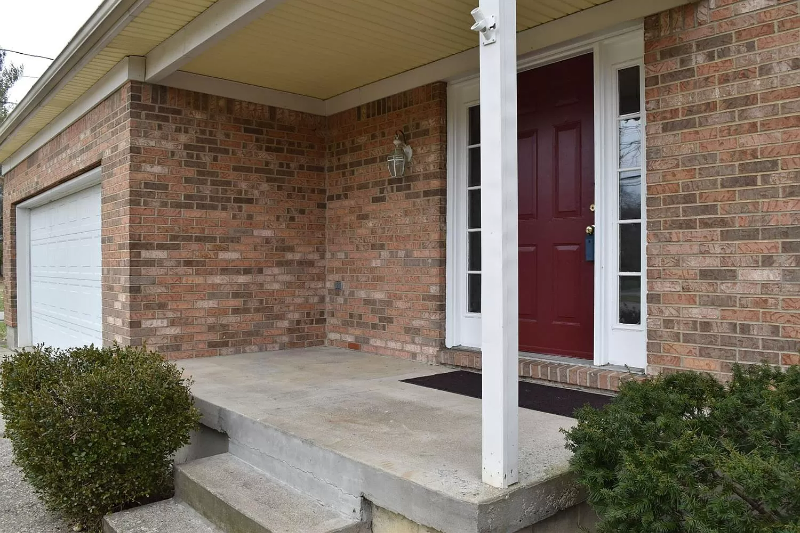 7990 Glendale Milford Rd - Photo 2 of 12