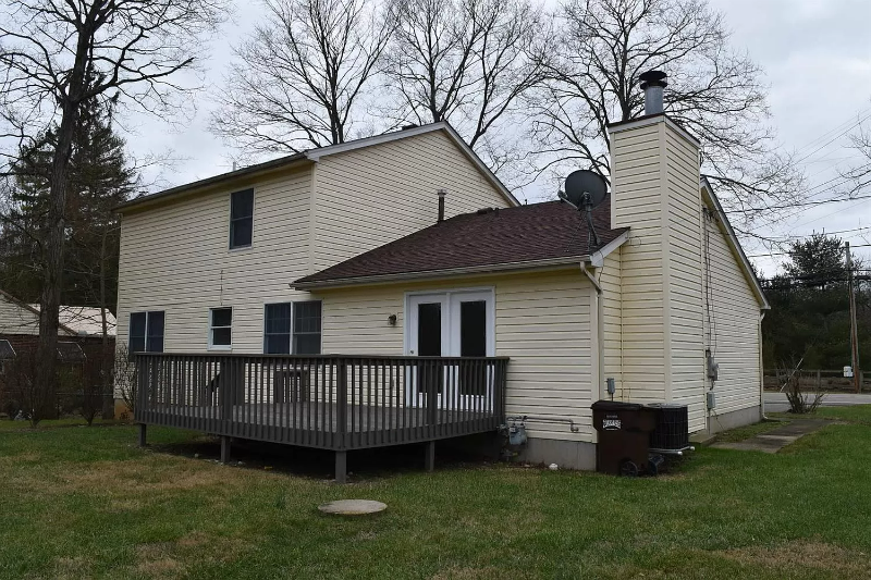 7990 Glendale Milford Rd - Photo 3 of 12