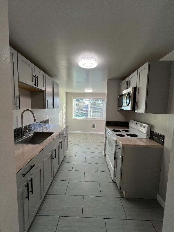 1615 Sw Henderson St #304 - Photo 2 of 9