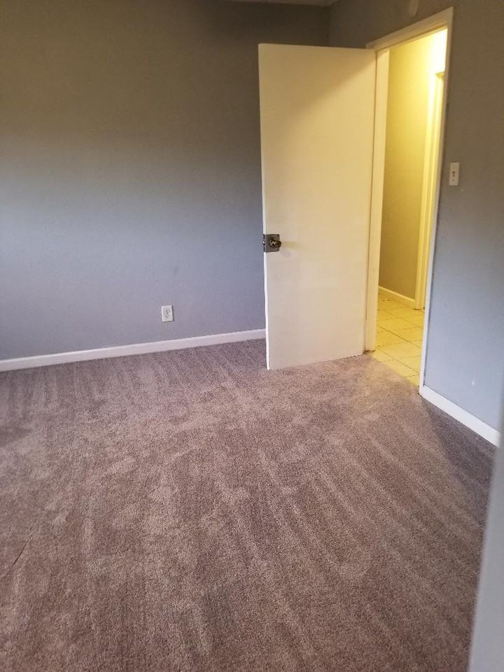 905 Sheridan St - Photo 2 of 4