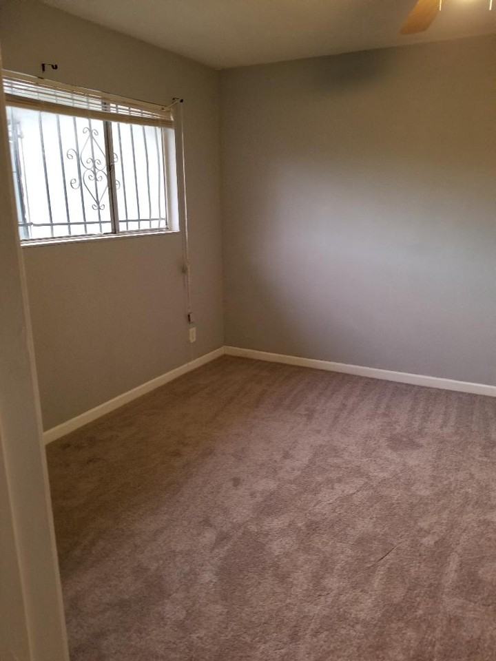 905 Sheridan St - Photo 3 of 4