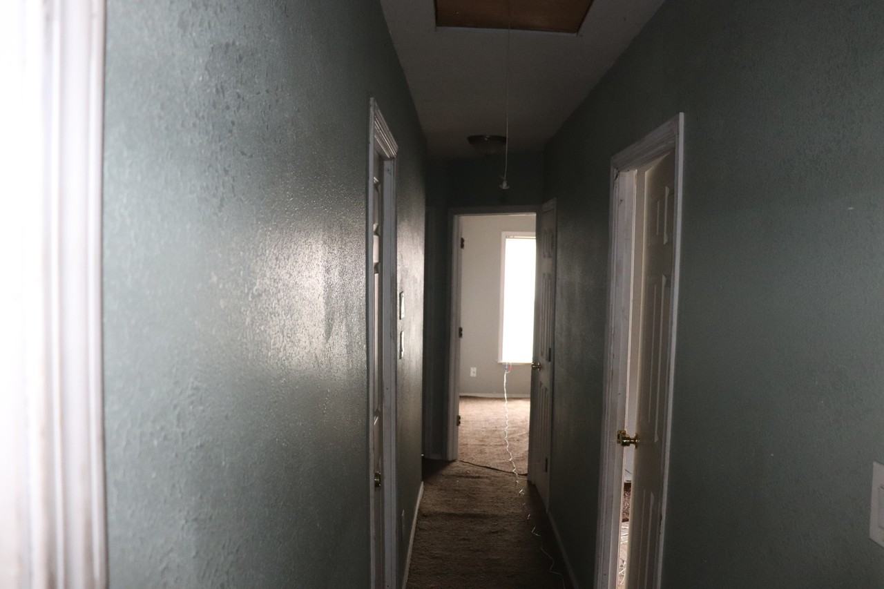 1327 Sw Lincoln St - Photo 3 of 12