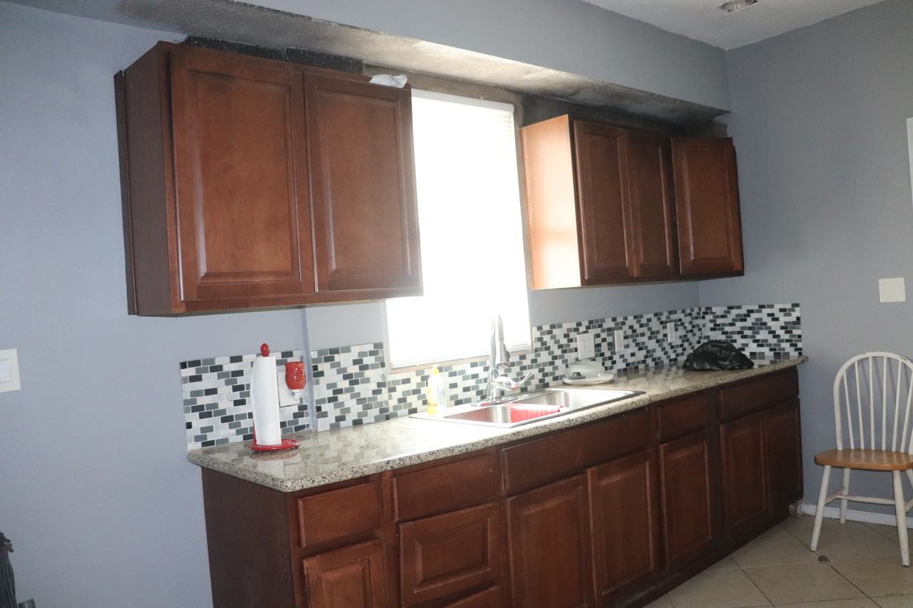 1327 Sw Lincoln St - Photo 4 of 12