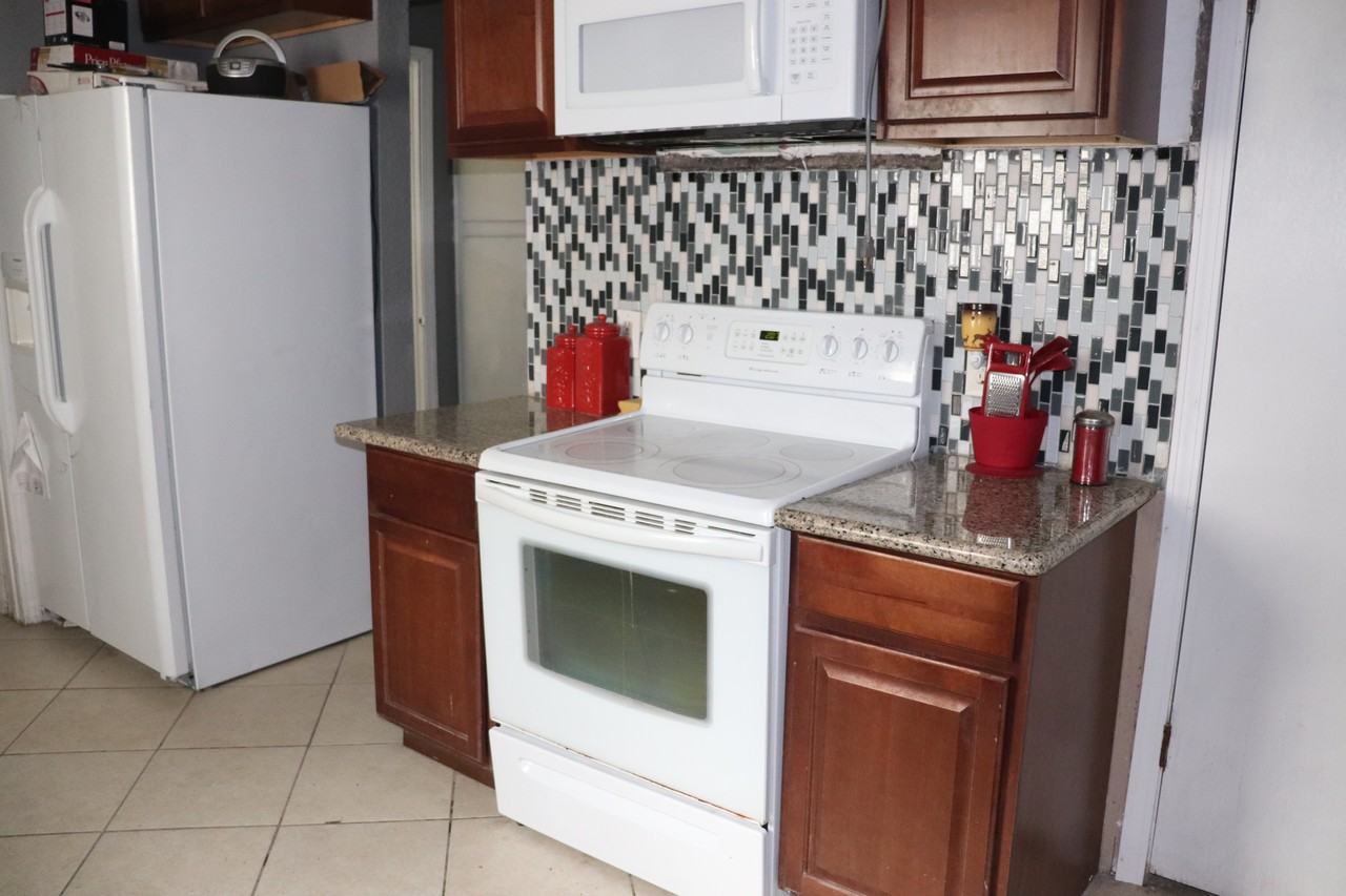 1327 Sw Lincoln St - Photo 5 of 12