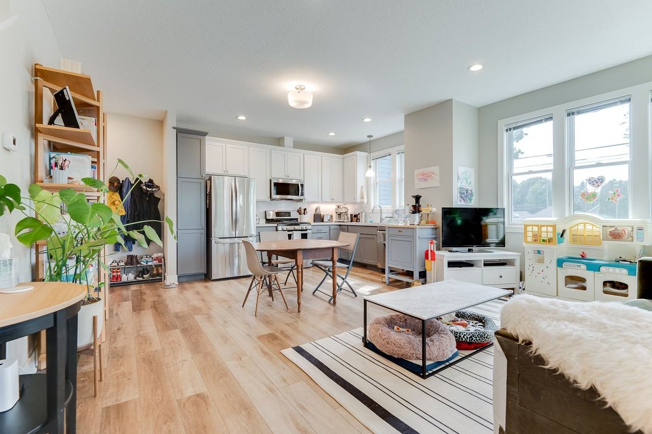 140 Dale St N #1 - Photo 5 of 16