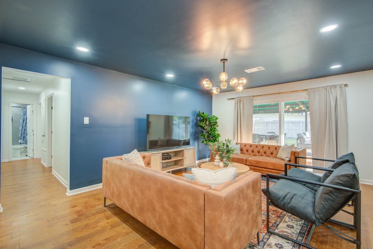 9515 Meadowglen Lane #NA - Photo 5 of 42