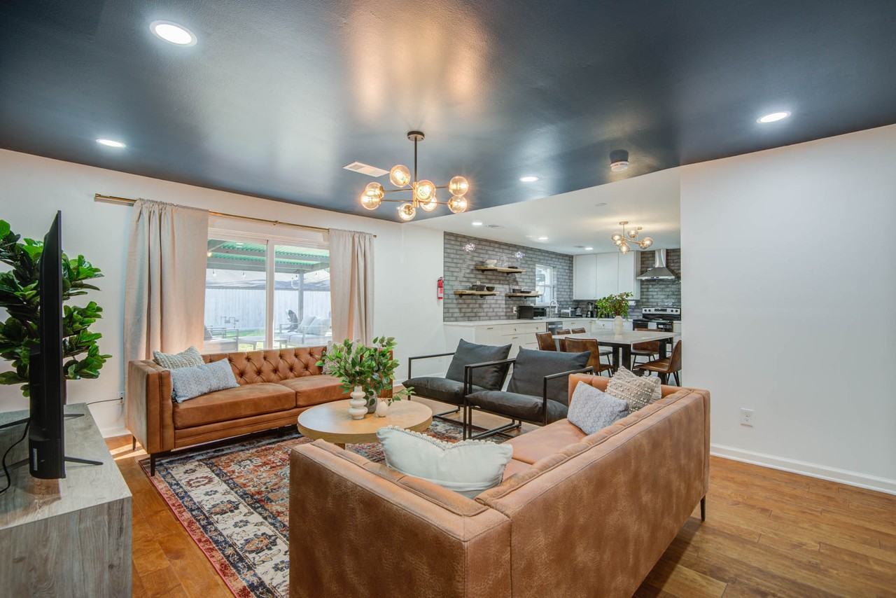 9515 Meadowglen Lane #NA - Photo 6 of 42