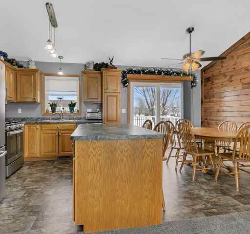 328 7th Ave S #NA - Photo 3 of 18