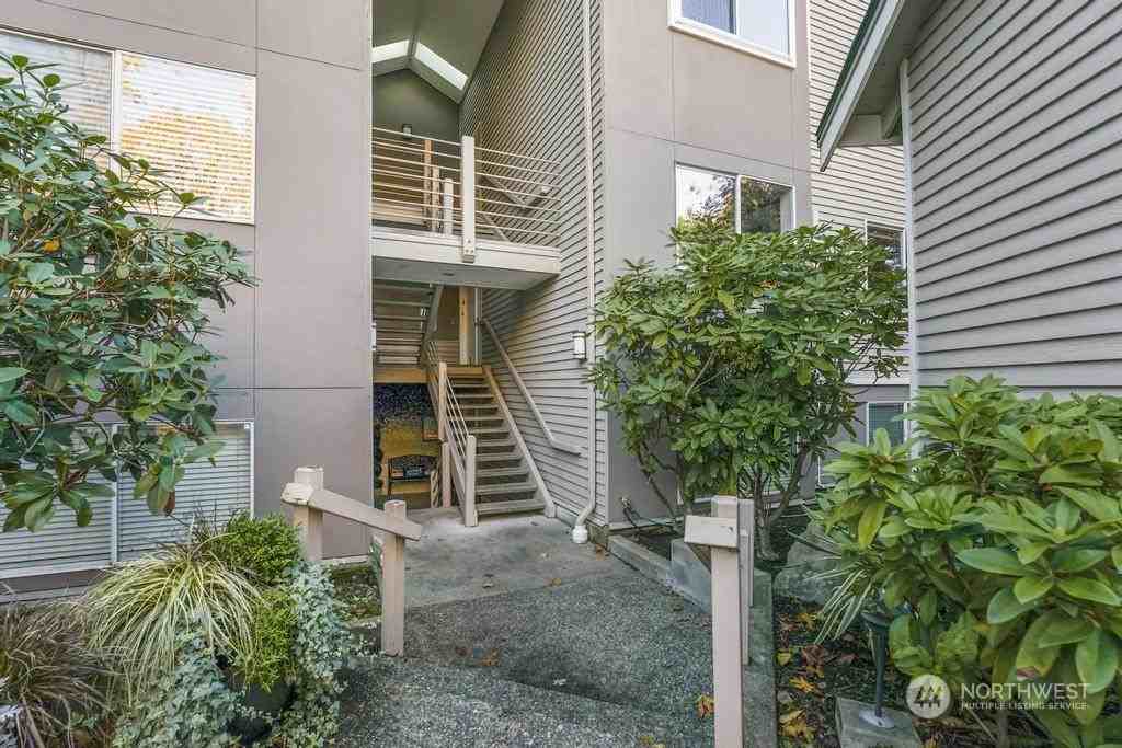 10834 Ne 68th St ##B6 - Photo 2 of 24