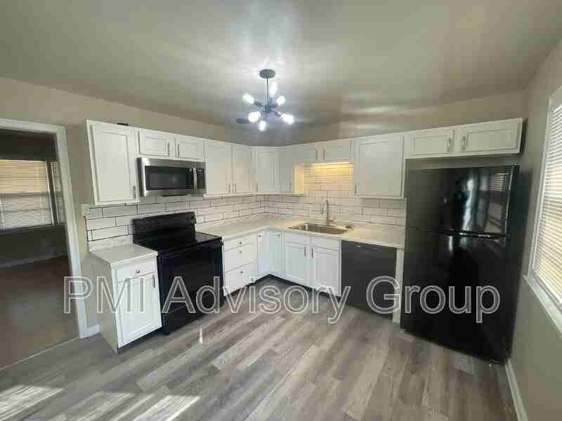 3527 Sw 9th St - Photo 2 of 7