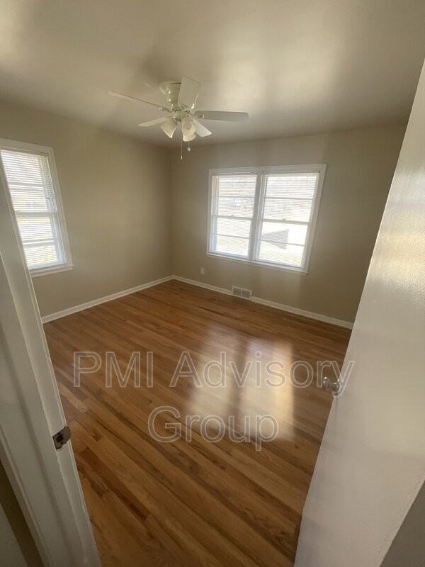 3527 Sw 9th St - Photo 3 of 7