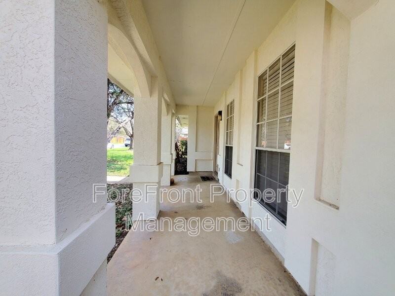 15038 Polynesian - Photo 3 of 31