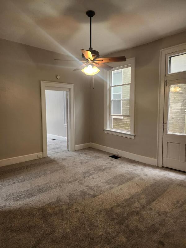 1019 John St - Photo 4 of 14