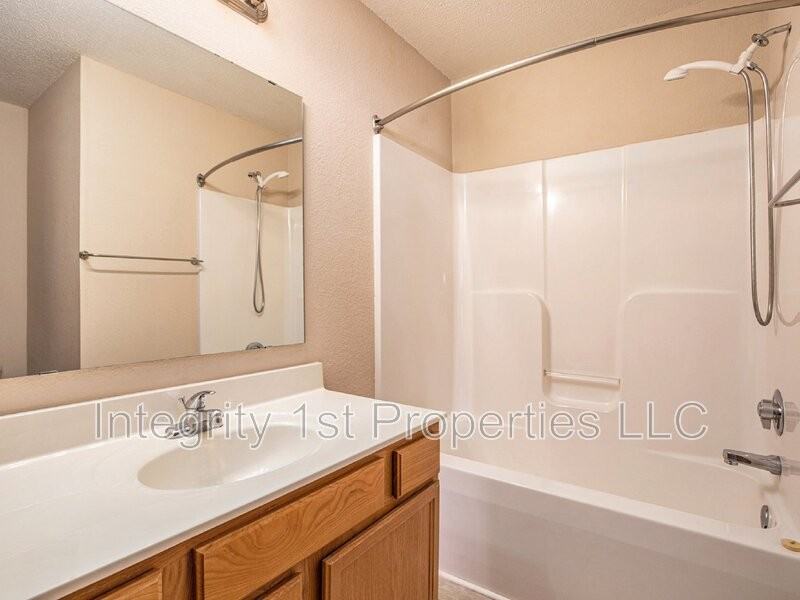 210 Pointe Ln - Photo 5 of 14