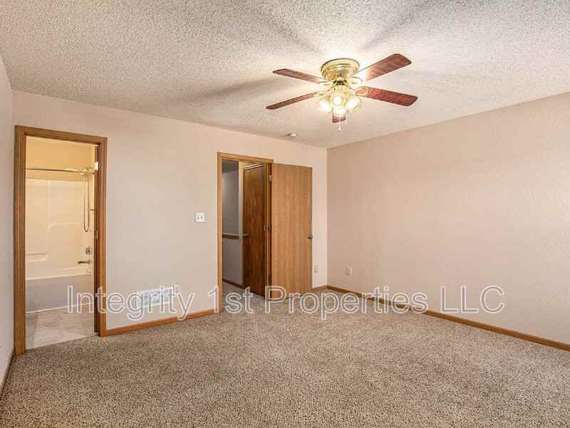 210 Pointe Ln - Photo 6 of 14