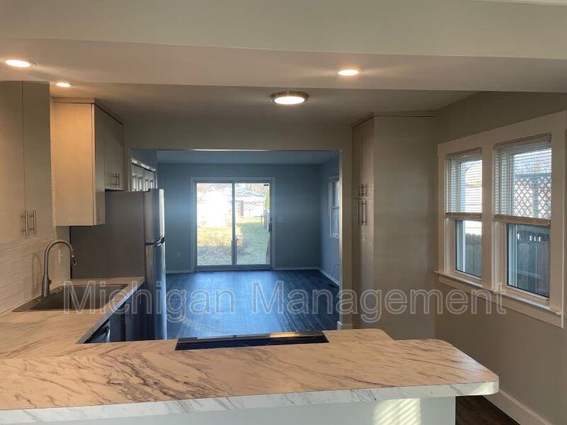 3738 Edgar Ave - Photo 5 of 14