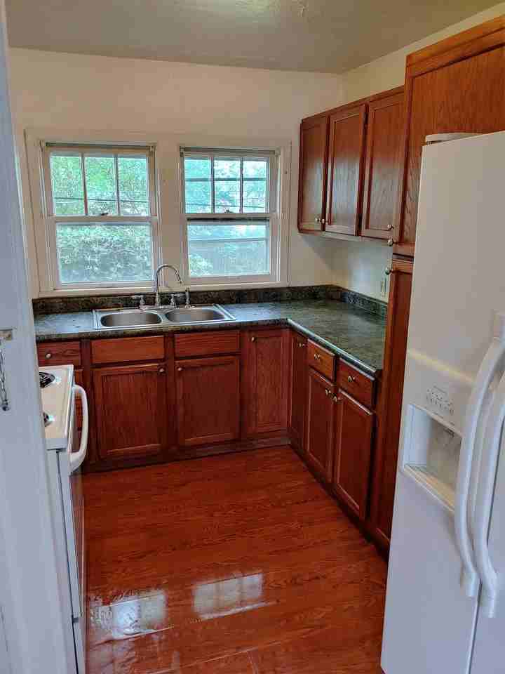 208 West 6th Street - Photo 2 of 10