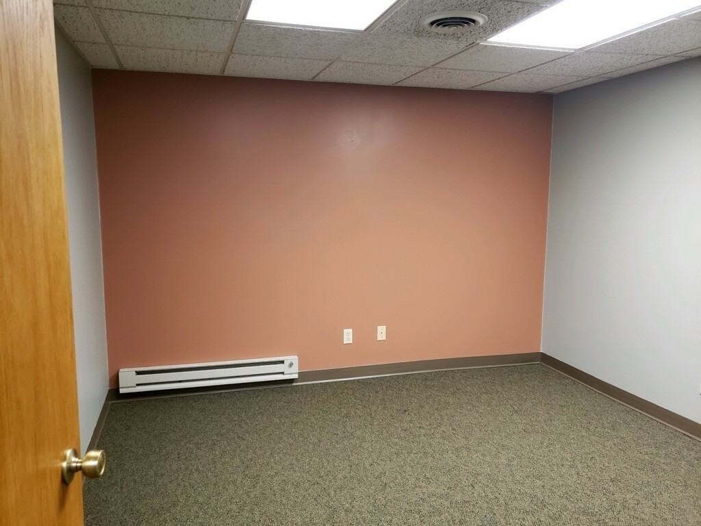 423 Northeast 4th Street - Photo 3 of 7