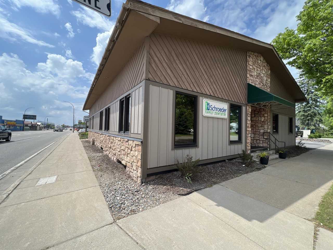 423 Northeast 4th Street - Photo 5 of 7