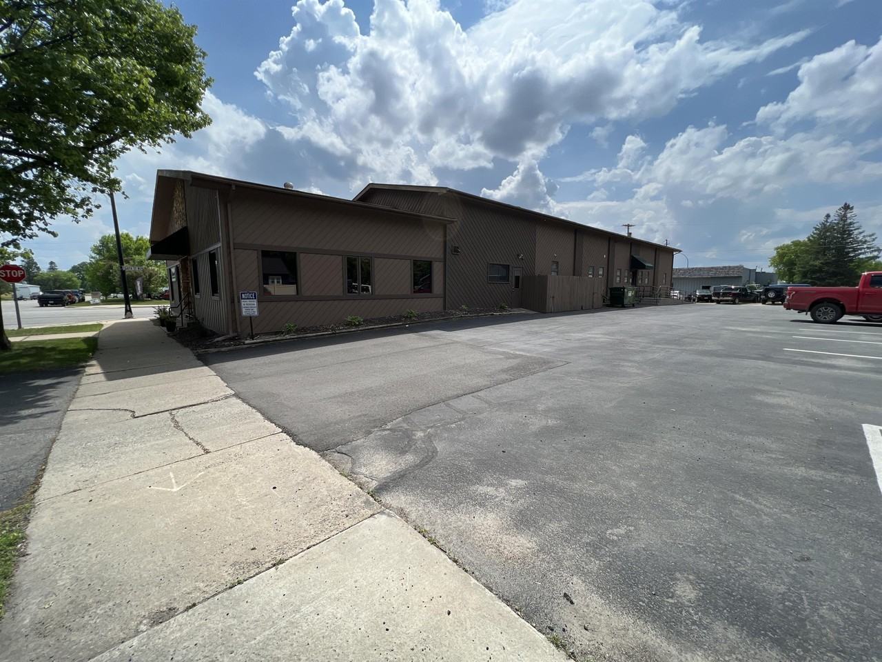 423 Northeast 4th Street - Photo 6 of 7