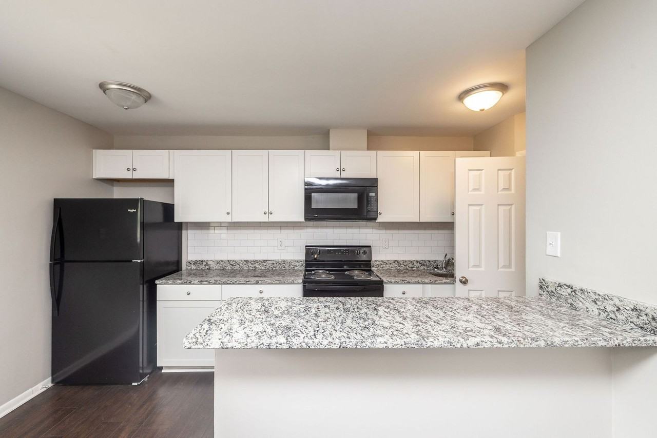 4306 Chamberlayne Ave - Photo 5 of 50