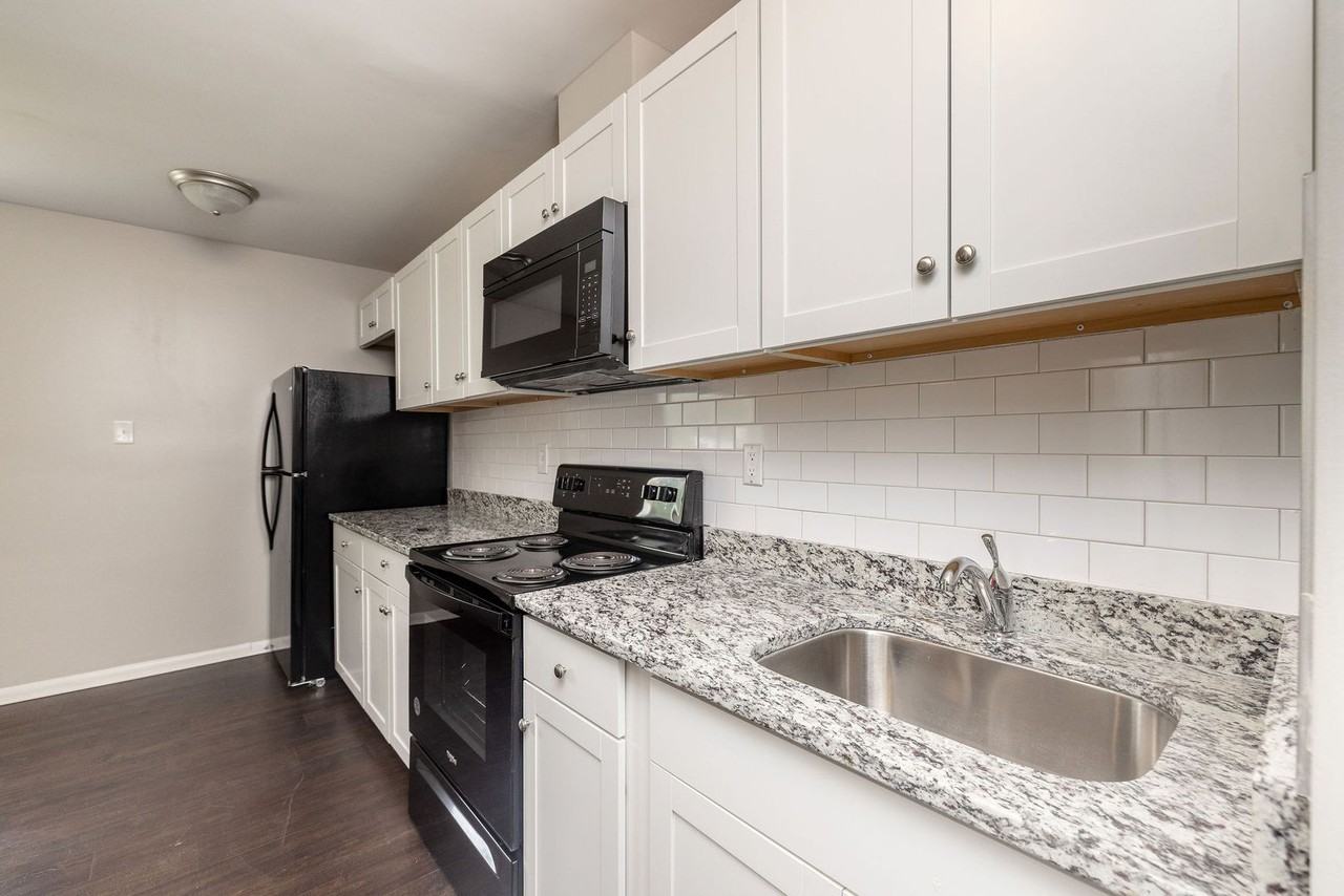 4306 Chamberlayne Ave - Photo 7 of 50