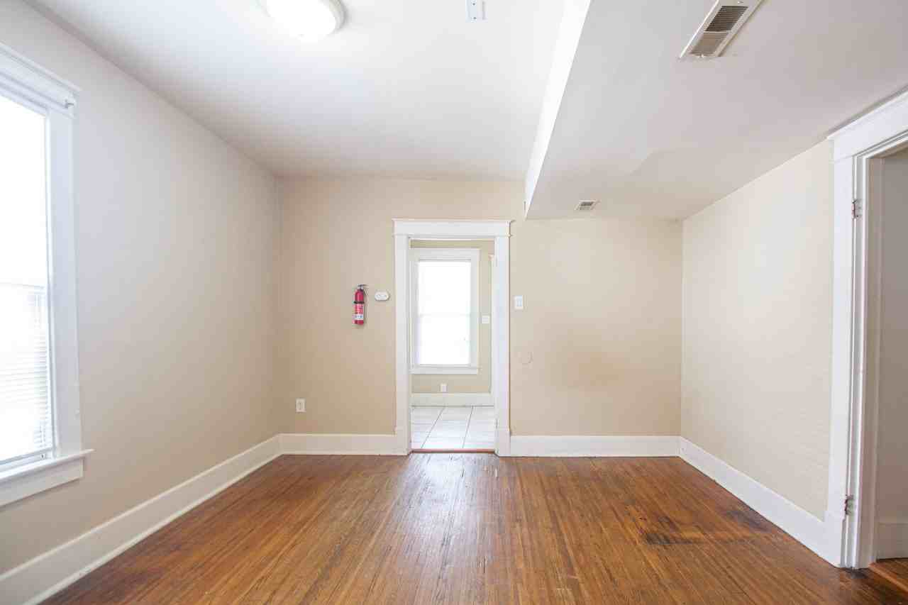 404 N Ninth St - Photo 3 of 31