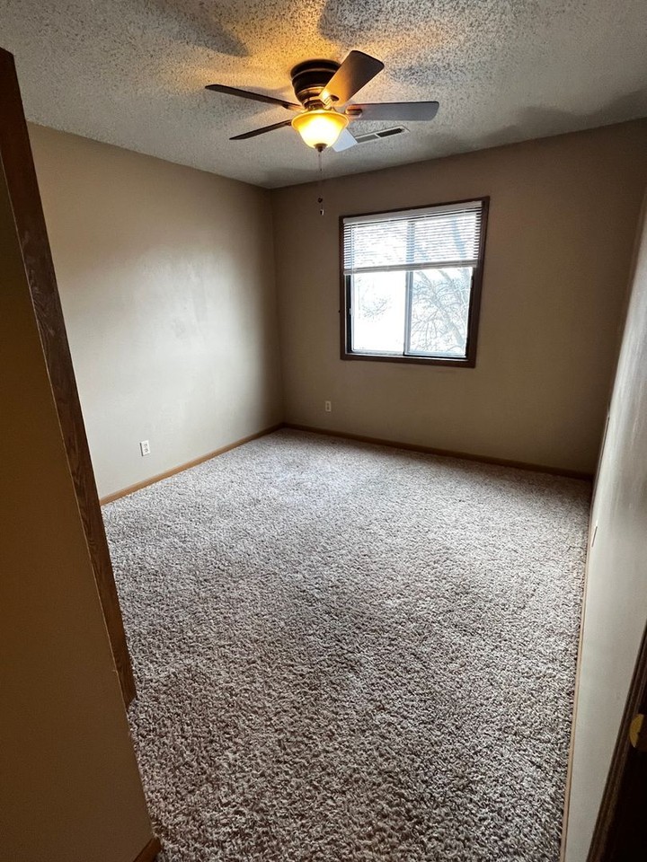 409 6th Ave. - Photo 6 of 18