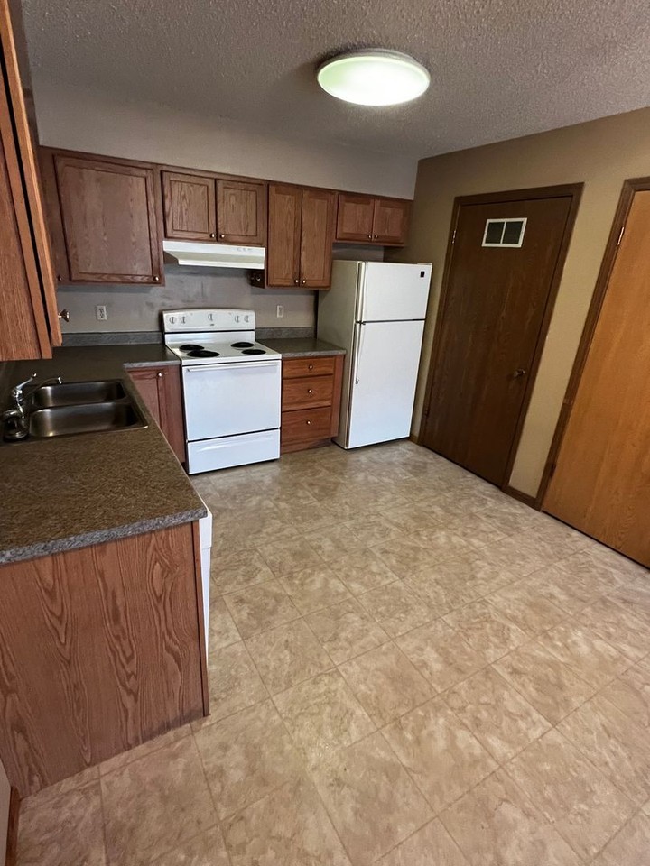 409 6th Ave. - Photo 3 of 18