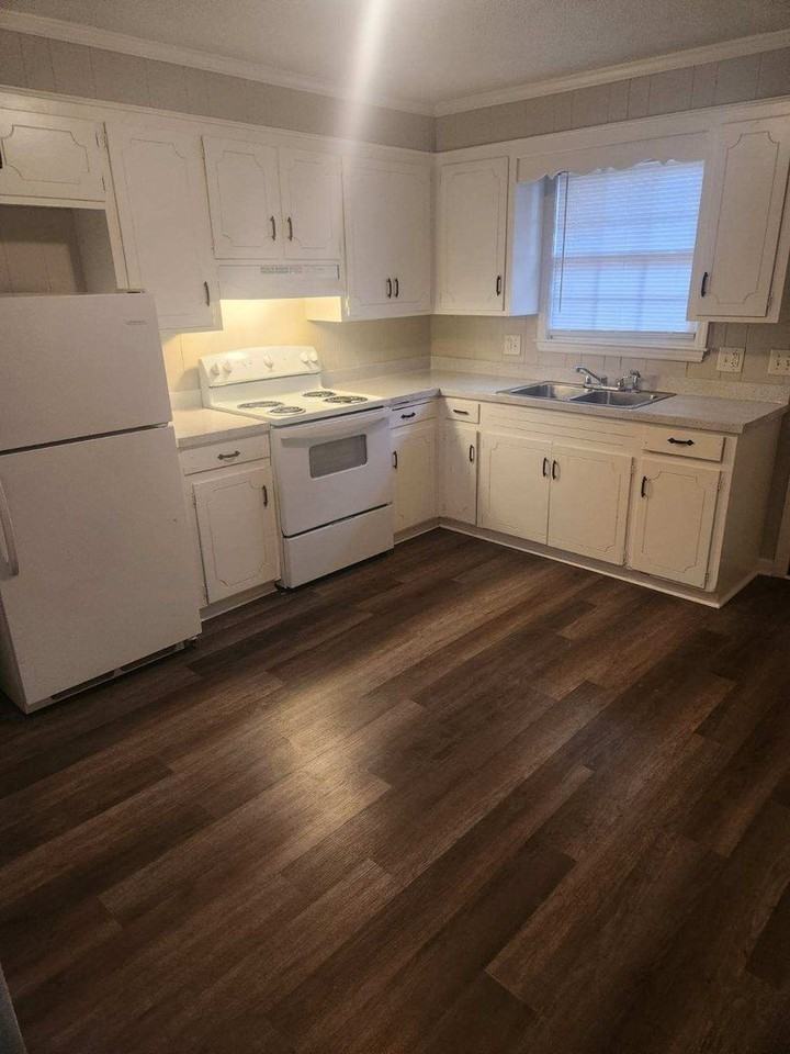 2145 Apple Valley Road - Photo 3 of 8