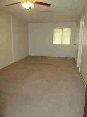 511 Russell St - Photo 2 of 10