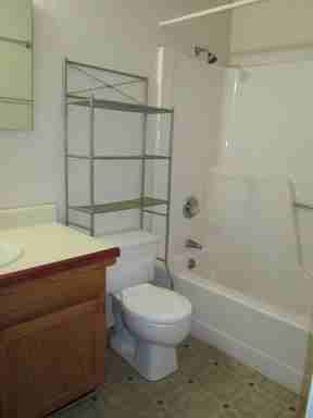 511 Russell St - Photo 3 of 10