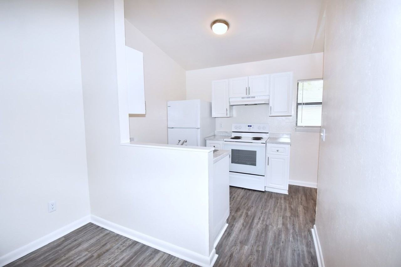 North Pointe Villas - CS - Photo 7 of 46