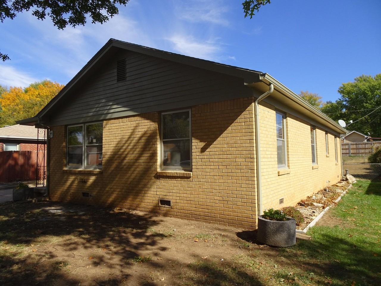 1208 N Lakeview Dr #NA - Photo 2 of 11