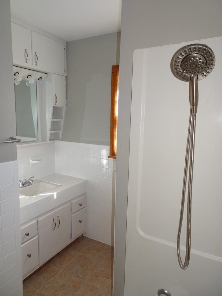 1208 N Lakeview Dr #NA - Photo 7 of 11