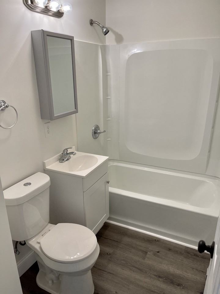 4 Round Lake Ave #1 - Photo 7 of 16